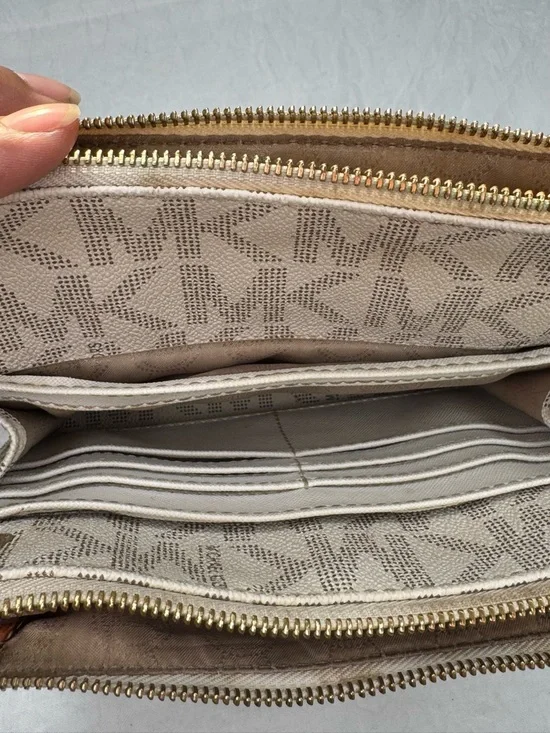 Michael Kors Fulton Vanilla Signature Crossbody - Picture 11 of 16